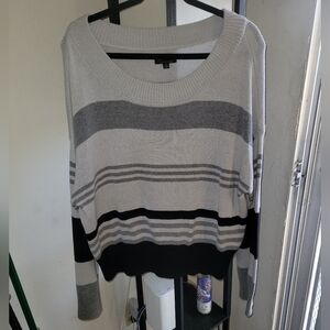 Lucky Brand Women's Sweater in Gray and Black Stripes Sz L
